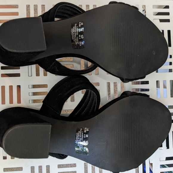 Bleeker and Bond Dorothy Mules - Picture 4 of 4